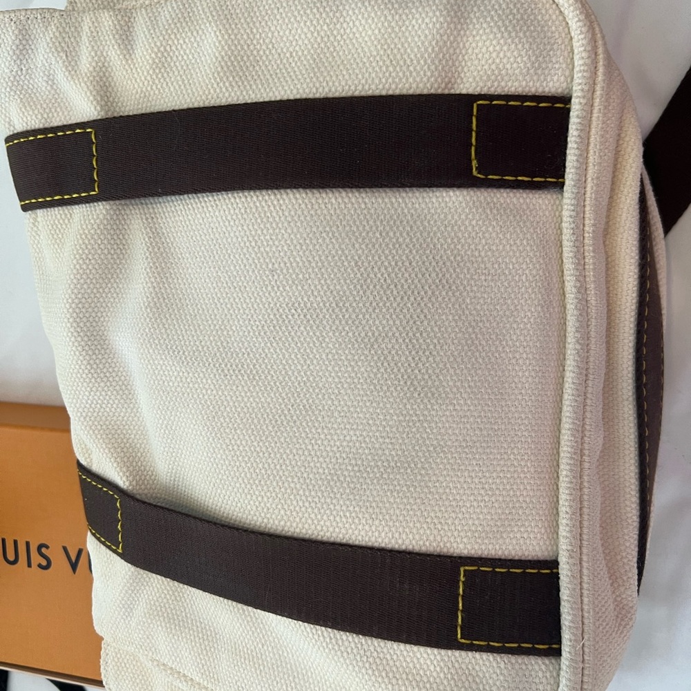 Louis Vuitton messenger bag. Good preloved condition. - Picture 9 of 10